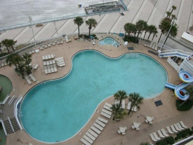 Ocean Walk  Pool - Cheerleaders Practicing for NCAA Championships